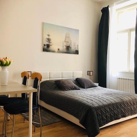 Modern Cozy Apartment In Central Praga Exterior foto